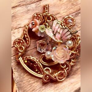 🦋Stunning Floral wire art Gold and Pink Pendant, butterfly and flowers